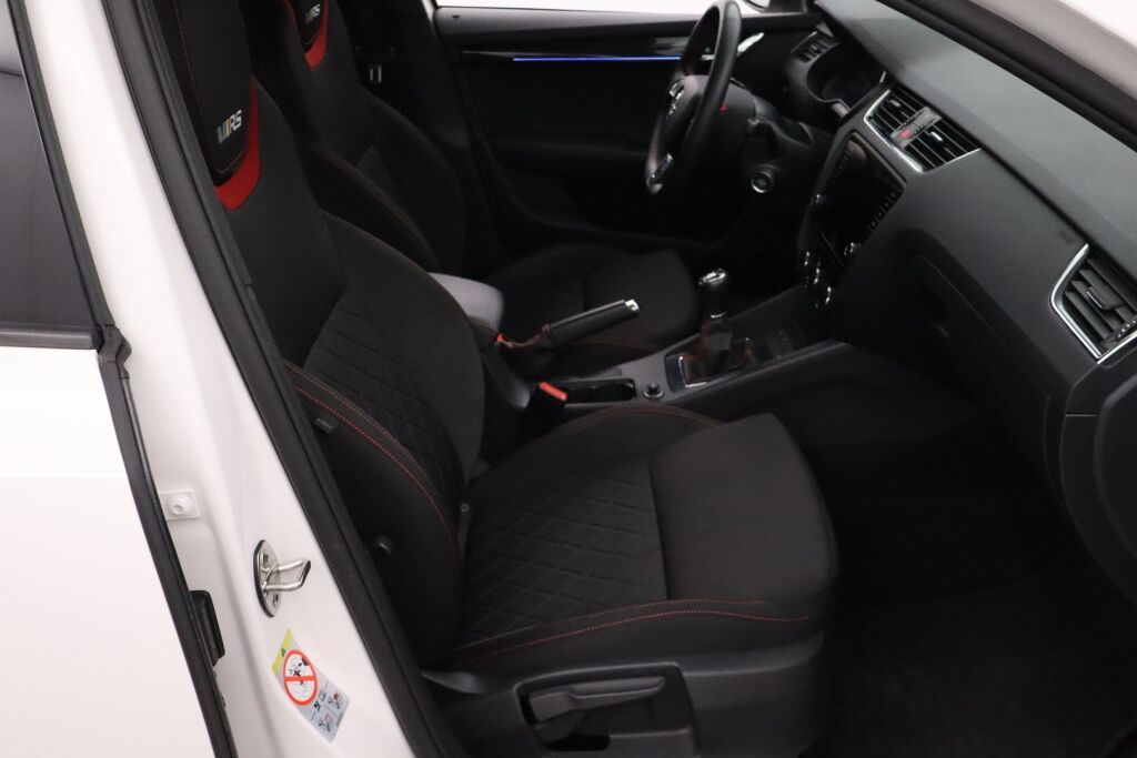 Skoda Octavia 2018 2,0 TSI RS / Suomiauto / ACC / Webasto / BLIS / P.kamera / Apple Carplay / Winter paketti / Lämpölasi / Lämpöratti