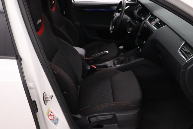 Skoda Octavia 2018 2,0 TSI RS / Suomiauto / ACC / Webasto / BLIS / P.kamera / Apple Carplay / Winter paketti / Lämpölasi / Lämpöratti
