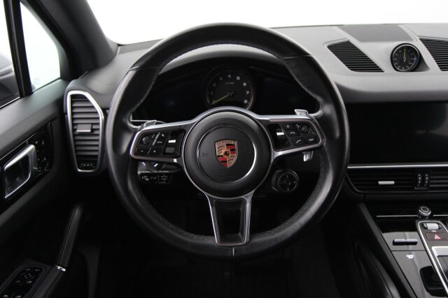 Porsche Cayenne 2018 E-Hybrid /  Sport Chrono Package / ACC / Koukku / Säädettävä ilmajousitus ja PASM / PDLS+ /