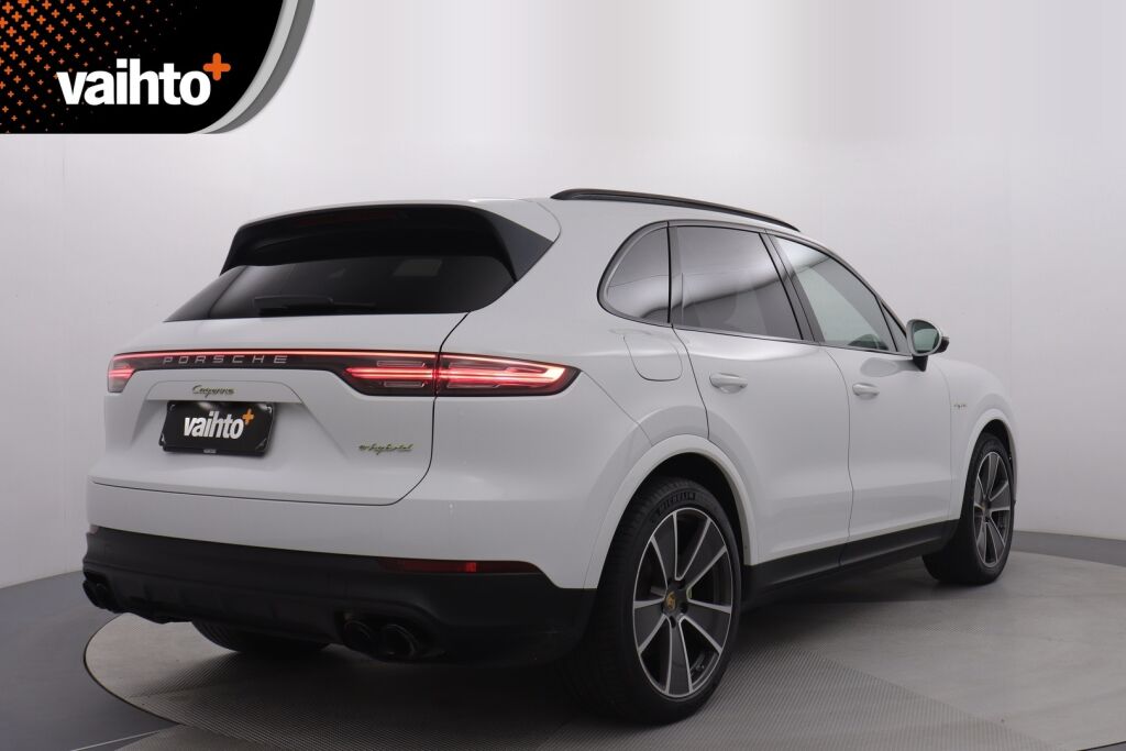 Porsche Cayenne 2018 E-Hybrid /  Sport Chrono Package / ACC / Koukku / Säädettävä ilmajousitus ja PASM / PDLS+ /