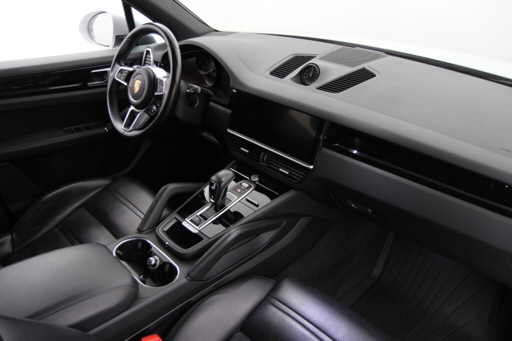 Porsche Cayenne 2018 E-Hybrid /  Sport Chrono Package / ACC / Koukku / Säädettävä ilmajousitus ja PASM / PDLS+ /