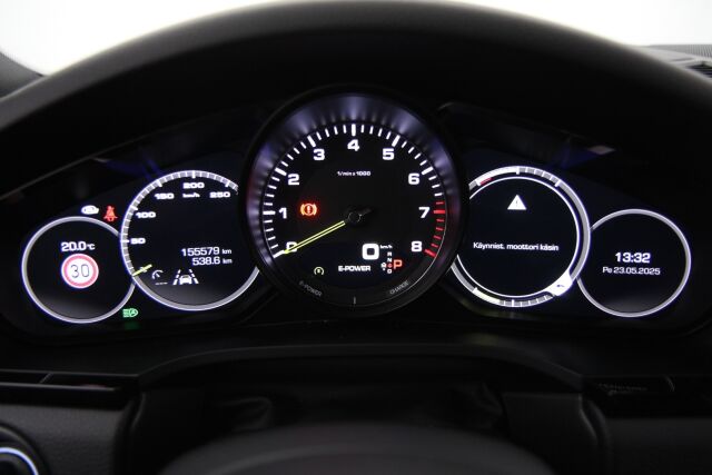 Porsche Cayenne 2018 E-Hybrid /  Sport Chrono Package / ACC / Koukku / Säädettävä ilmajousitus ja PASM / PDLS+ /