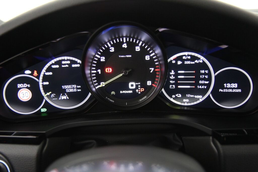 Porsche Cayenne 2018 E-Hybrid /  Sport Chrono Package / ACC / Koukku / Säädettävä ilmajousitus ja PASM / PDLS+ /
