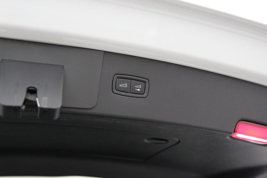 Porsche Cayenne 2018 E-Hybrid /  Sport Chrono Package / ACC / Koukku / Säädettävä ilmajousitus ja PASM / PDLS+ /