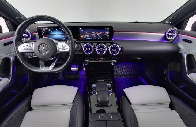 Mercedes-Benz A 2018 250 A Business AMG ulko- ja sisä / Kamera / Koukku / Burmester / Navi / Keyless Go / Panoraama / Huollettu 05/2025