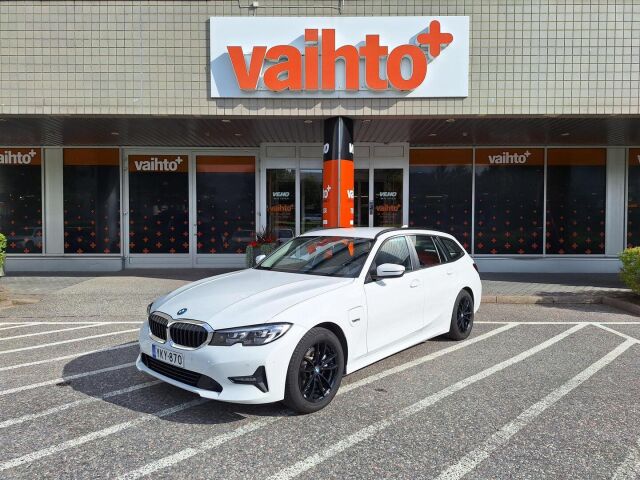 BMW 320 2022 G21 Touring 320e xDrive A Charged Edition / Navi / Koukku / Urheiluistuimet / Digimittari / Sähkötoiminen takaluukku /