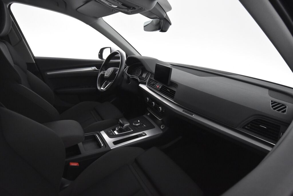 Audi Q5 2017 2,0 TDI 140 kW quattro S tronic / Sport istuimet / Sähköinen vetokoukku / KeylessGo / Hankook Nastat 9mm