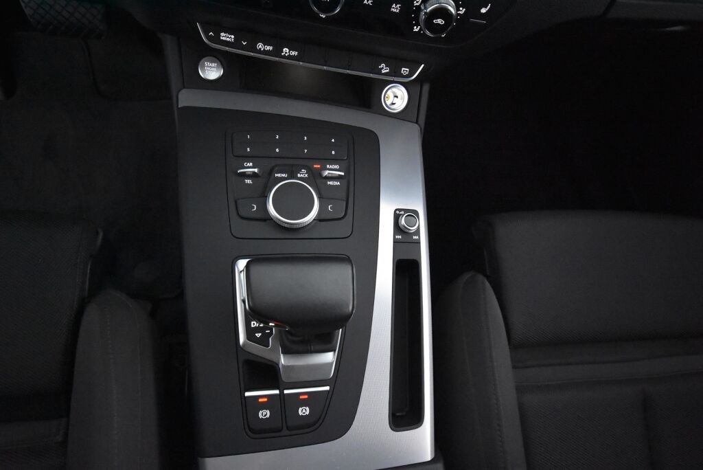 Audi Q5 2017 2,0 TDI 140 kW quattro S tronic / Sport istuimet / Sähköinen vetokoukku / KeylessGo / Hankook Nastat 9mm