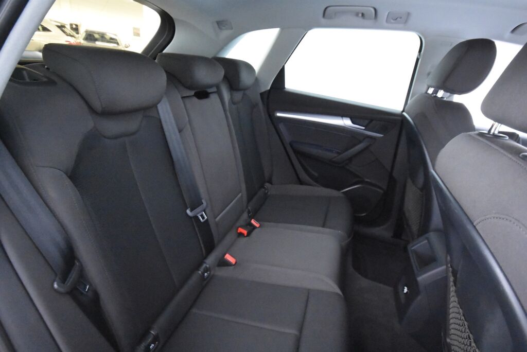 Audi Q5 2017 2,0 TDI 140 kW quattro S tronic / Sport istuimet / Sähköinen vetokoukku / KeylessGo / Hankook Nastat 9mm