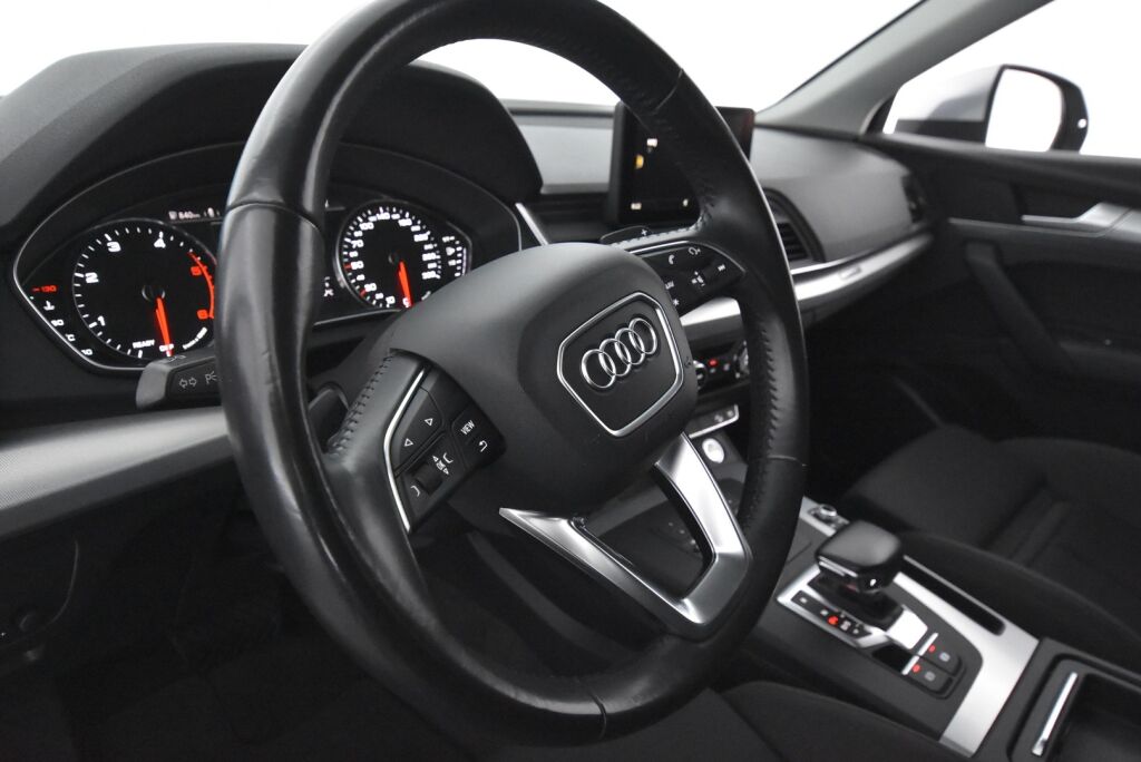Audi Q5 2017 2,0 TDI 140 kW quattro S tronic / Sport istuimet / Sähköinen vetokoukku / KeylessGo / Hankook Nastat 9mm