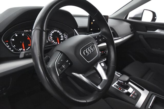 Audi Q5 2017 2,0 TDI 140 kW quattro S tronic / Sport istuimet / Sähköinen vetokoukku / KeylessGo / Hankook Nastat 9mm