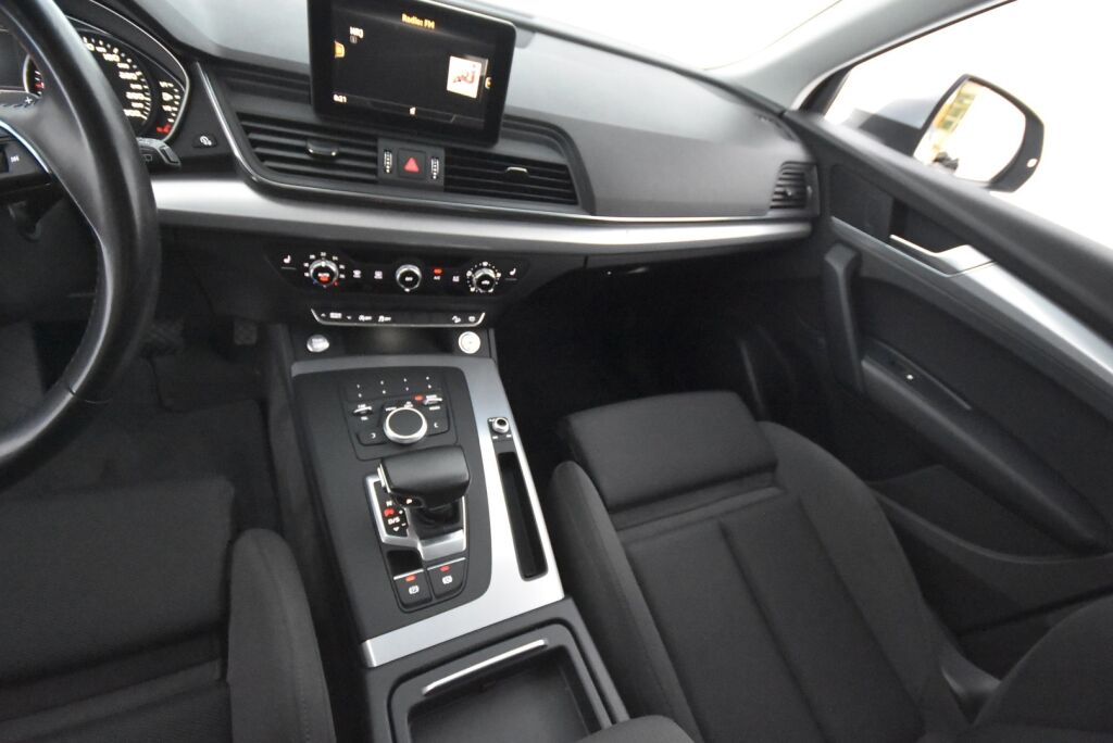 Audi Q5 2017 2,0 TDI 140 kW quattro S tronic / Sport istuimet / Sähköinen vetokoukku / KeylessGo / Hankook Nastat 9mm