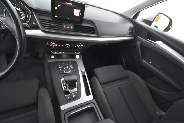 Audi Q5 2017 2,0 TDI 140 kW quattro S tronic / Sport istuimet / Sähköinen vetokoukku / KeylessGo / Hankook Nastat 9mm
