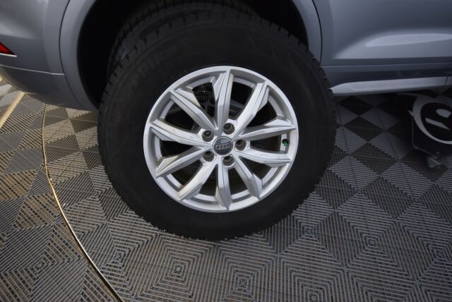 Audi Q5 2017 2,0 TDI 140 kW quattro S tronic / Sport istuimet / Sähköinen vetokoukku / KeylessGo / Hankook Nastat 9mm