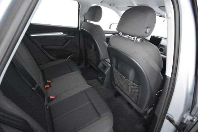 Audi Q5 2017 2,0 TDI 140 kW quattro S tronic / Sport istuimet / Sähköinen vetokoukku / KeylessGo / Hankook Nastat 9mm