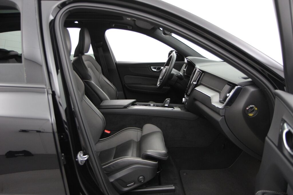 Volvo XC60 2022 T8 AWD Long Range High Performance R-Design Edition aut / Webasto / ACC / Nahat /  Suomi-auto / Yksi omistaja / - RAHOITUS TÄHÄN AUTOON VAIN 3.99% - 
