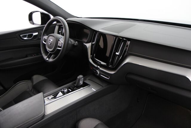 Volvo XC60 2022 T8 AWD Long Range High Performance R-Design Edition aut / Webasto / ACC / Nahat /  Suomi-auto / Yksi omistaja / - RAHOITUS TÄHÄN AUTOON VAIN 3.99% - 