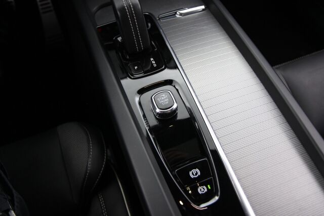 Volvo XC60 2022 T8 AWD Long Range High Performance R-Design Edition aut / Webasto / ACC / Nahat /  Suomi-auto / Yksi omistaja / - RAHOITUS TÄHÄN AUTOON VAIN 3.99% - 