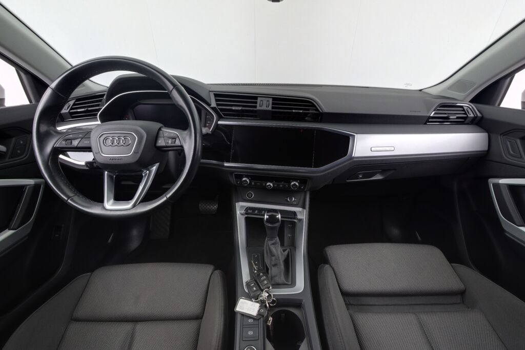 Audi Q3 2022 Business 35 TDI 110kW quattro S tronic / Vetokoukku / Adapt. vakkari / Merkkiliikkeen huoltohistoria / Uusi tuulilasi