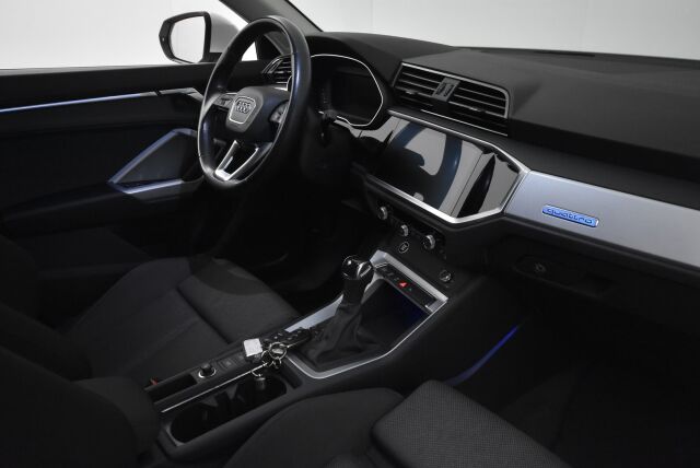 Audi Q3 2022 Business 35 TDI 110kW quattro S tronic / Vetokoukku / Adapt. vakkari / Merkkiliikkeen huoltohistoria / Uusi tuulilasi