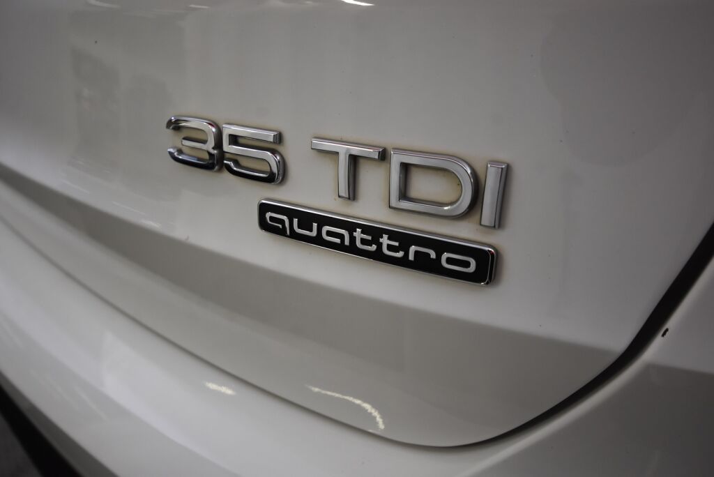 Audi Q3 2022 Business 35 TDI 110kW quattro S tronic / Vetokoukku / Adapt. vakkari / Merkkiliikkeen huoltohistoria / Uusi tuulilasi