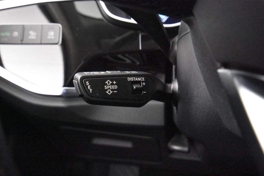 Audi Q3 2022 Business 35 TDI 110kW quattro S tronic / Vetokoukku / Adapt. vakkari / Merkkiliikkeen huoltohistoria / Uusi tuulilasi
