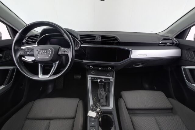 Audi Q3 2022 Business 35 TDI 110kW quattro S-tronic / Vetokoukku / Adapt. vakkari / Merkkiliikkeen huoltohistoria / Uusi tuulilasi