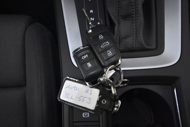Audi Q3 2022 Business 35 TDI 110kW quattro S tronic / Vetokoukku / Adapt. vakkari / Merkkiliikkeen huoltohistoria / Uusi tuulilasi