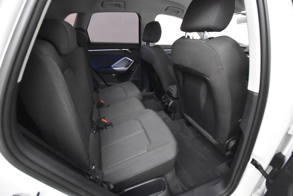 Audi Q3 2022 Business 35 TDI 110kW quattro S tronic / Vetokoukku / Adapt. vakkari / Merkkiliikkeen huoltohistoria / Uusi tuulilasi