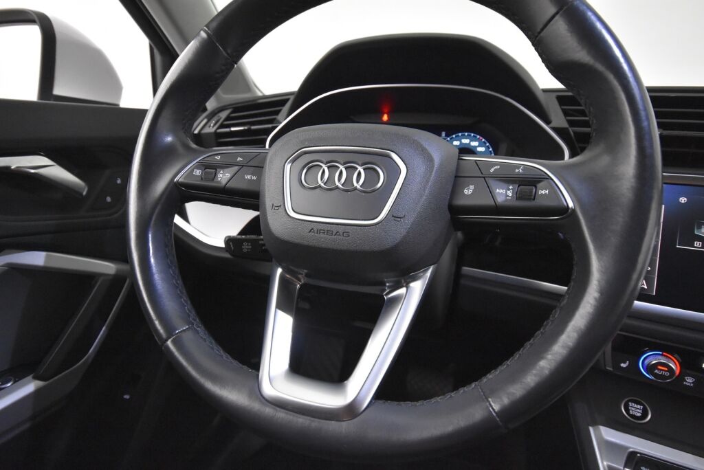 Audi Q3 2022 Business 35 TDI 110kW quattro S tronic / Vetokoukku / Adapt. vakkari / Merkkiliikkeen huoltohistoria / Uusi tuulilasi