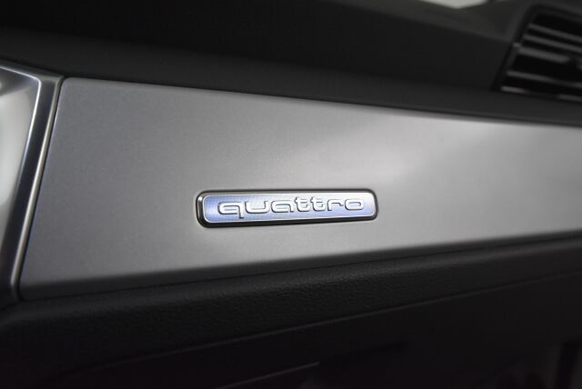 Audi Q3 2022 Business 35 TDI 110kW quattro S tronic / Vetokoukku / Adapt. vakkari / Merkkiliikkeen huoltohistoria / Uusi tuulilasi
