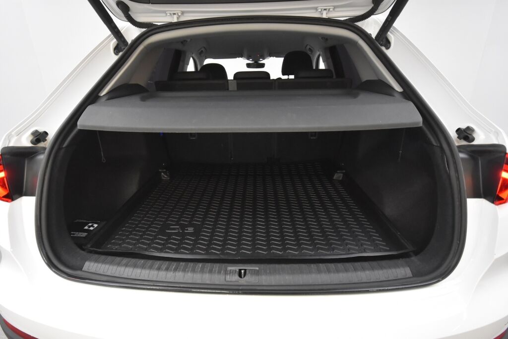 Audi Q3 2022 Business 35 TDI 110kW quattro S tronic / Vetokoukku / Adapt. vakkari / Merkkiliikkeen huoltohistoria / Uusi tuulilasi