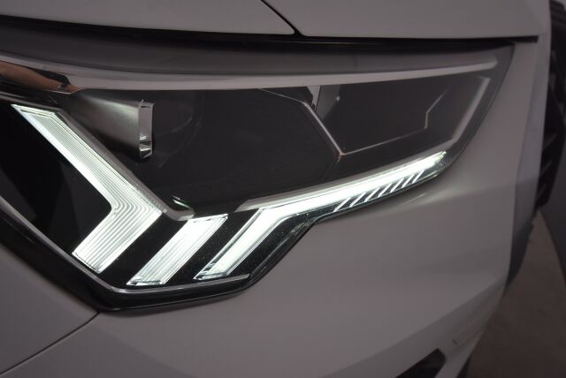 Audi Q3 2022 Business 35 TDI 110kW quattro S tronic / Vetokoukku / Adapt. vakkari / Merkkiliikkeen huoltohistoria / Uusi tuulilasi