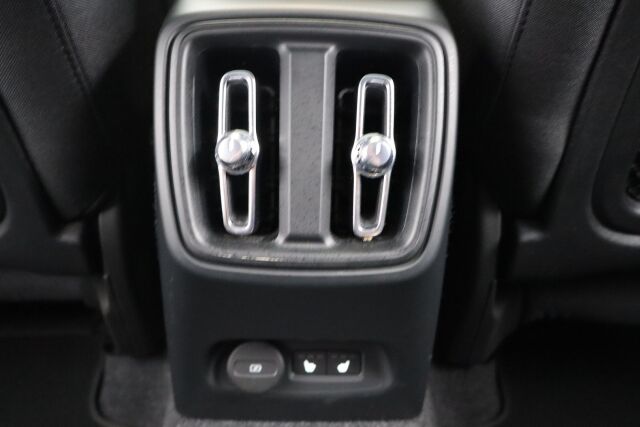Volvo C40 2022 Recharge Twin Business Launch Edition aut / Digimittari / VOC / Adatp. vakk / Panorama / 360kamera