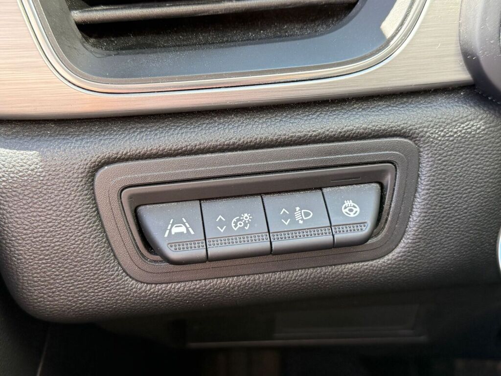Renault Captur 2020 TCe 130 EDC7-aut Intens / Ratinlämmitin / Navigaattori / Kaistavahti / Liikennemerkkien tunnistus