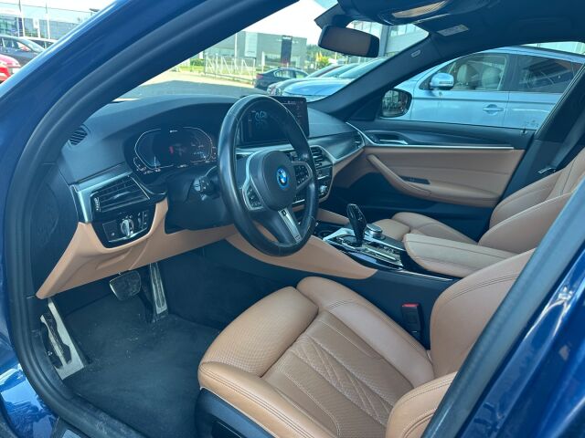 BMW 530 2022 G30 Sedan 530e xDrive A Charged Edition M Sport / Navi / Nahat / Koukku / Keyless Go