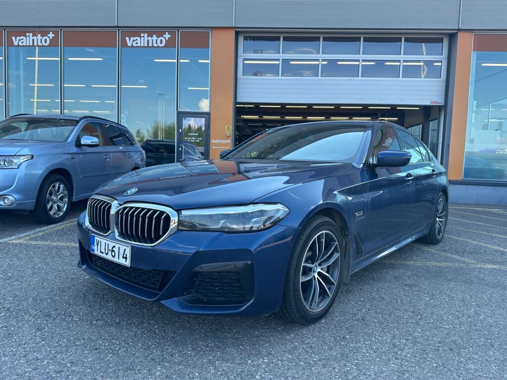 BMW 530 2022 G30 Sedan 530e xDrive A Charged Edition M Sport / Navi / Nahat / Koukku / Keyless Go