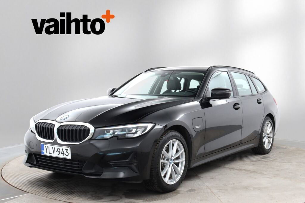 BMW 320 2022 G21 Touring 320e xDrive A Charged Edition / Navi / Koukku / Keyless Go / Led