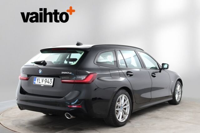 BMW 320 2022 G21 Touring 320e xDrive A Charged Edition / Navi / Koukku / Keyless Go / Led