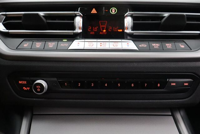 BMW 320 2022 G21 Touring 320e xDrive A Charged Edition / Navi / Koukku / Keyless Go / Led
