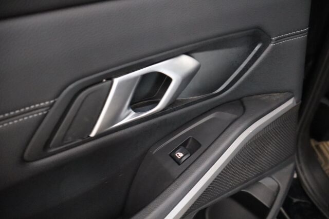 BMW 320 2022 G21 Touring 320e xDrive A Charged Edition / Navi / Koukku / Keyless Go / Led