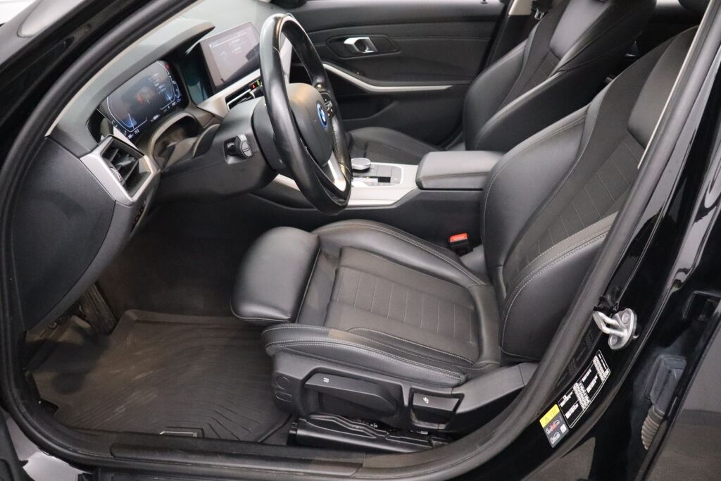 BMW 320 2022 G21 Touring 320e xDrive A Charged Edition / Navi / Koukku / Keyless Go / Led