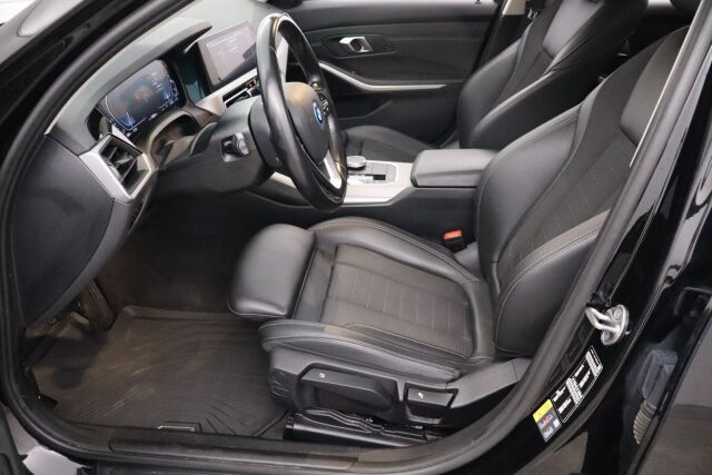 BMW 320 2022 G21 Touring 320e xDrive A Charged Edition / Navi / Koukku / Keyless Go / Led