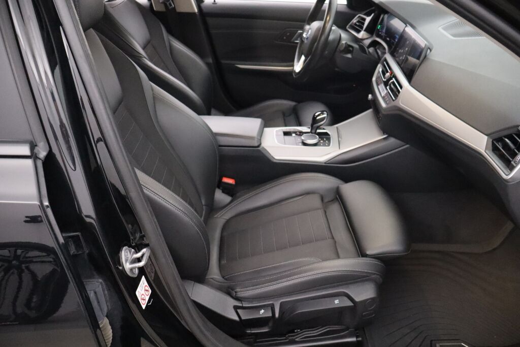 BMW 320 2022 G21 Touring 320e xDrive A Charged Edition / Navi / Koukku / Keyless Go / Led