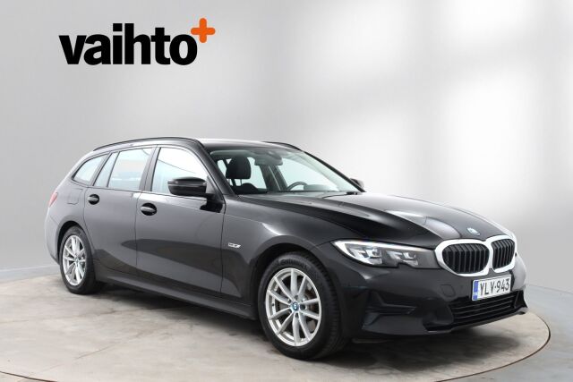 BMW 320 2022 G21 Touring 320e xDrive A Charged Edition / Navi / Koukku / Keyless Go / Led