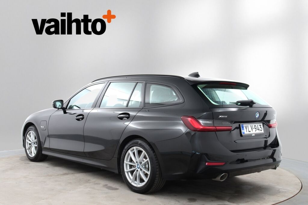 BMW 320 2022 G21 Touring 320e xDrive A Charged Edition / Navi / Koukku / Keyless Go / Led