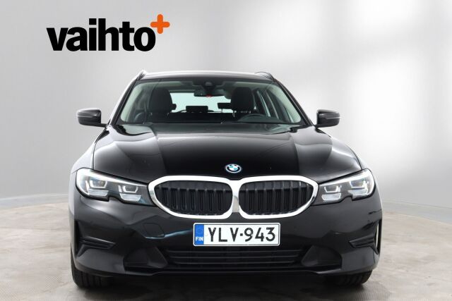 BMW 320 2022 G21 Touring 320e xDrive A Charged Edition / Navi / Koukku / Keyless Go / Led