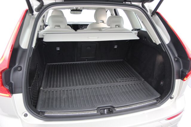 Volvo XC60 2021 T6 TwE AWD Business Inscription aut. / 1-omisteinen / Panorama / Nahat muistilla / Blis / Koukku / Adapt. vakkari