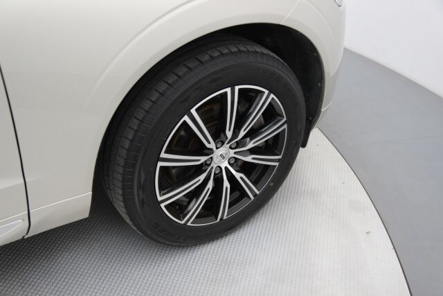 Volvo XC60 2021 T6 TwE AWD Business Inscription aut. / 1-omisteinen / Panorama / Nahat muistilla / Blis / Koukku / Adapt. vakkari
