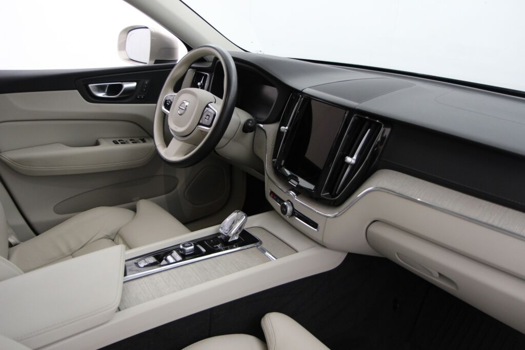 Volvo XC60 2021 T6 TwE AWD Business Inscription aut. / 1-omisteinen / Panorama / Nahat muistilla / Blis / Koukku / Adapt. vakkari